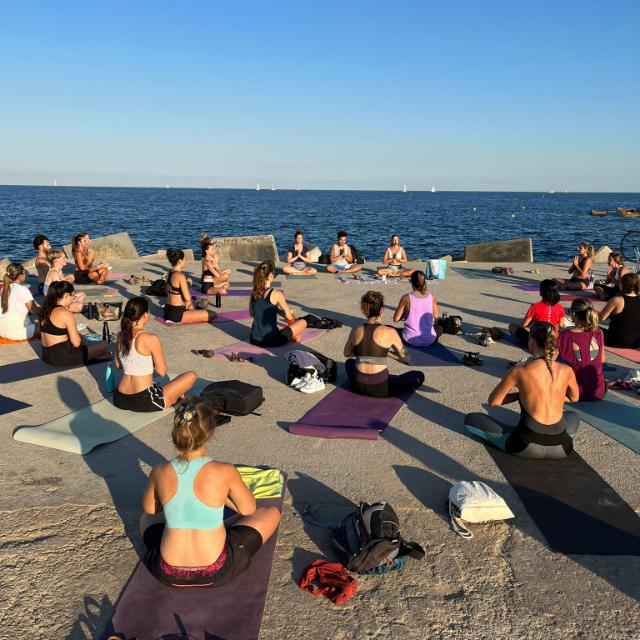 Foto de Barcelona Yoga al aire libre / Outdoor yoga Barcelona 🌿🏠